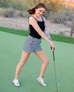 С такой девушкой можно играть в гольф