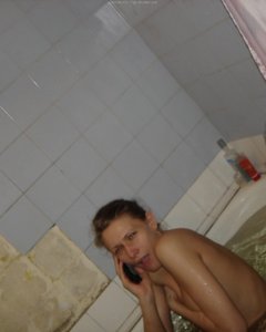  В ванне с телефоном - 64 фото 