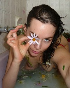  В ванне с цветами - 15 фото 